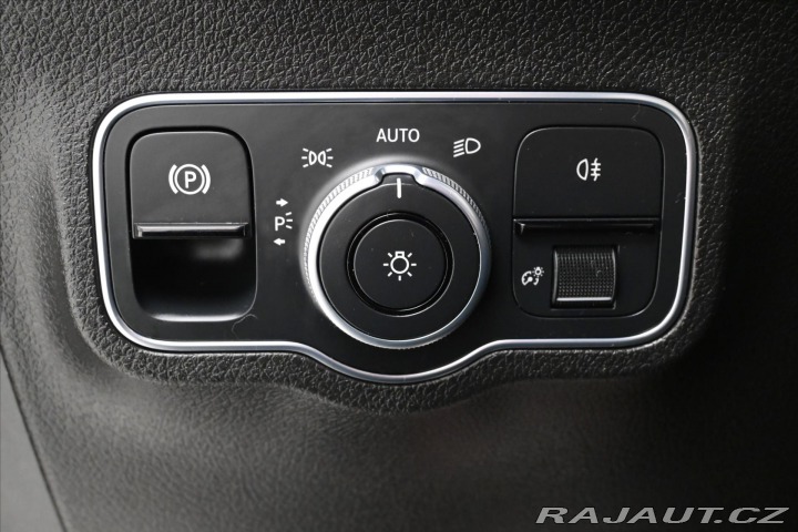 Mercedes-Benz GLB 2,0 220d 140 kW 4MATIC Zá 2020