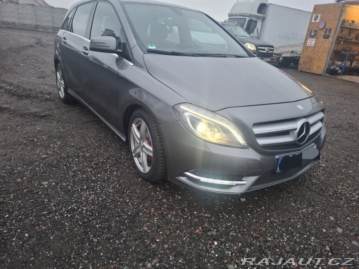 Mercedes-Benz B B200 2012