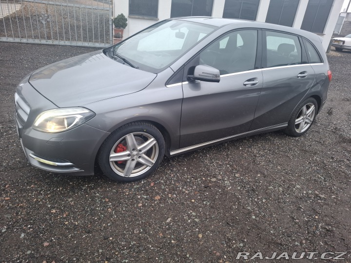 Mercedes-Benz B B200 2012