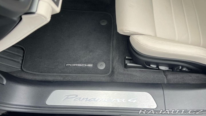 Porsche Panamera 4 E-Hybrid 2025