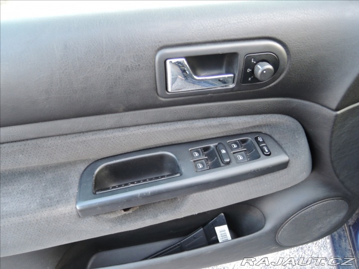 Volkswagen Golf 1,6 i 2000