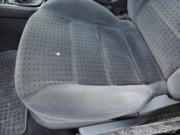 Volkswagen Golf 1,6 i 2000