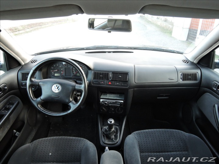 Volkswagen Golf 1,6 i 2000