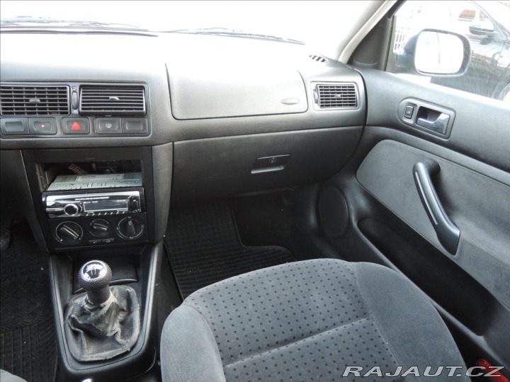 Volkswagen Golf 1,6 i 2000