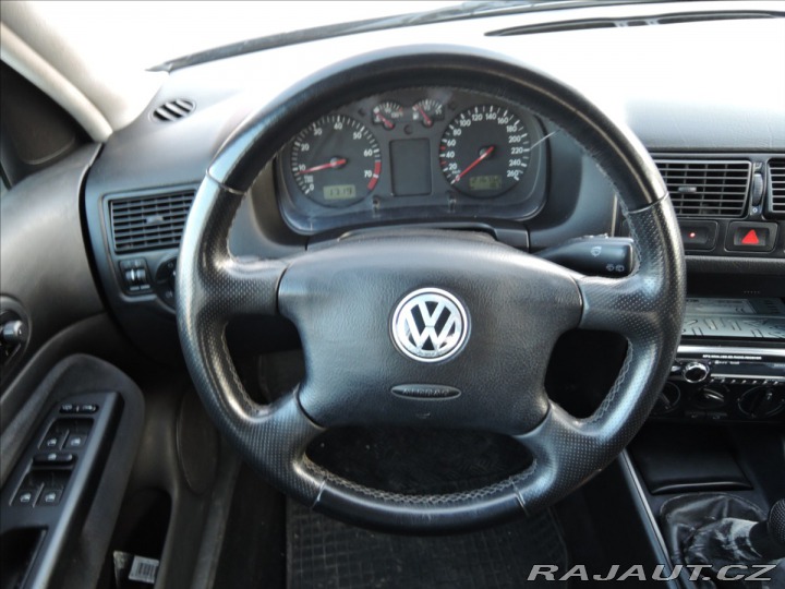Volkswagen Golf 1,6 i 2000