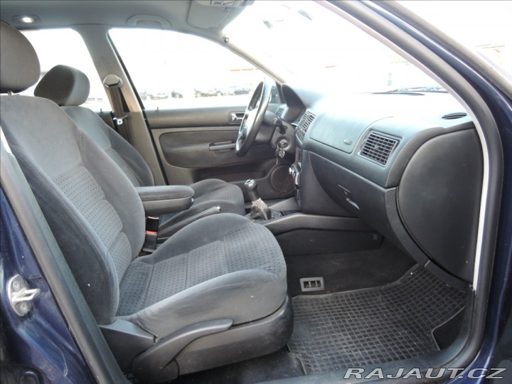 Volkswagen Golf 1,6 i 2000