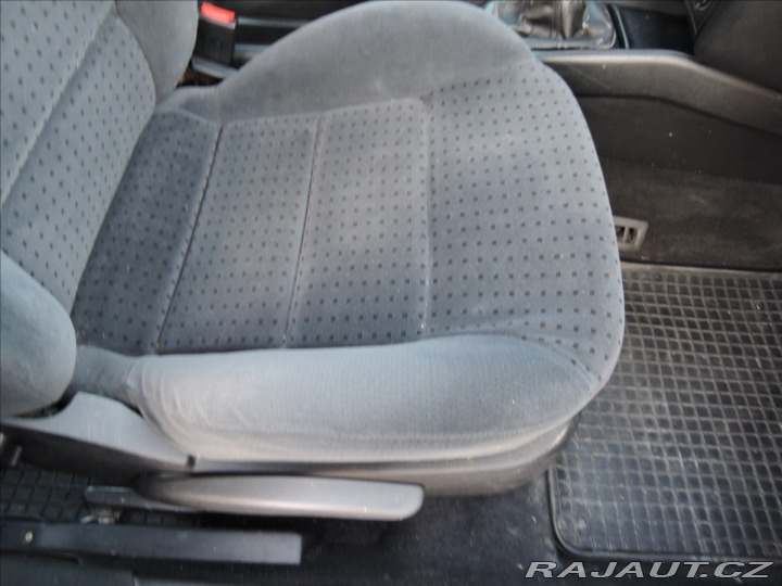 Volkswagen Golf 1,6 i 2000