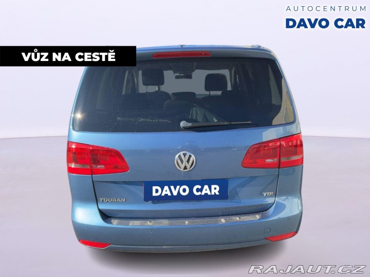 Volkswagen Touran 1,6 TDI Life Xenon 1.Maji 2013