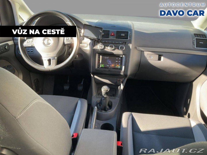 Volkswagen Touran 1,6 TDI Life Xenon 1.Maji 2013