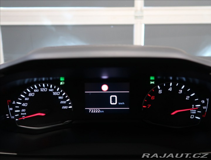 Peugeot 2008 1,2 i ČR 1. MAJ SERVIS PE 2022