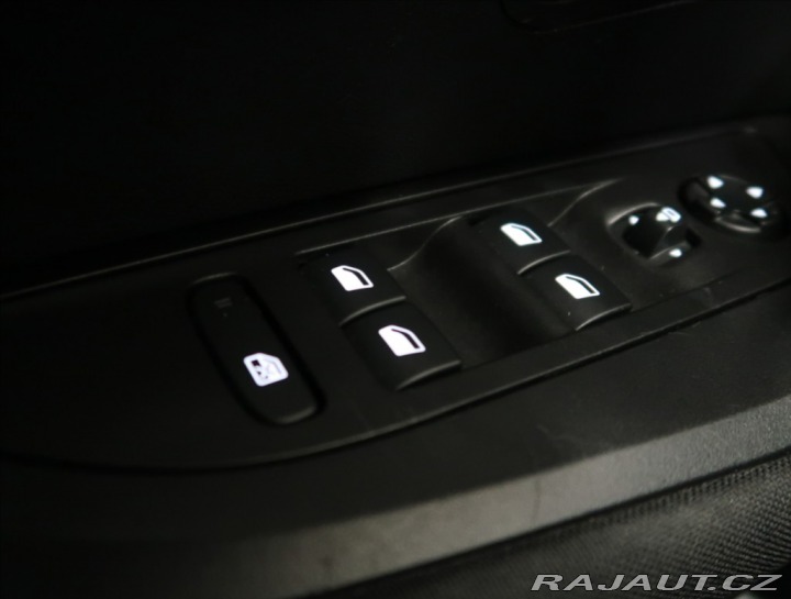 Peugeot 2008 1,2 i ČR 1. MAJ SERVIS PE 2022