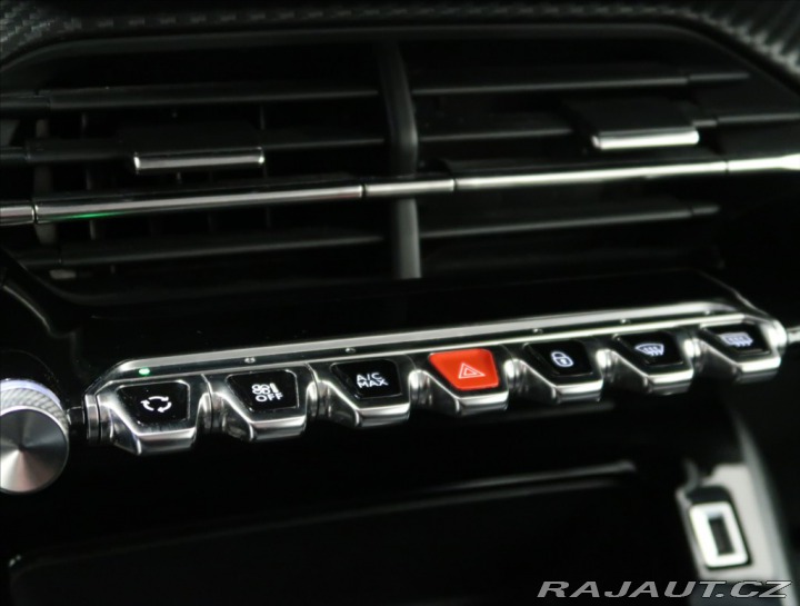 Peugeot 2008 1,2 i ČR 1. MAJ SERVIS PE 2022