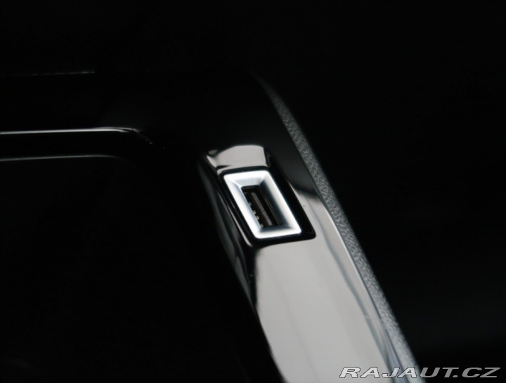 Peugeot 2008 1,2 i ČR 1. MAJ SERVIS PE 2022