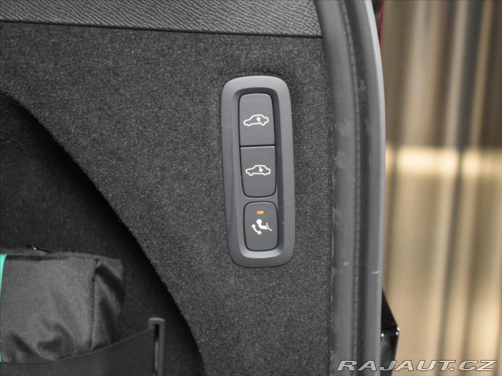 Volvo XC90 2,0 T8 AWD ULTRA B&W, 2025