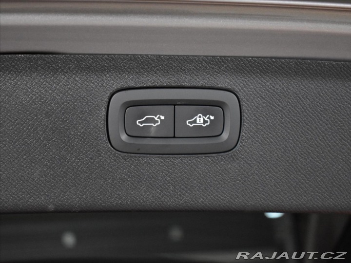 Volvo XC90 2,0 T8 AWD ULTRA B&W, 2025