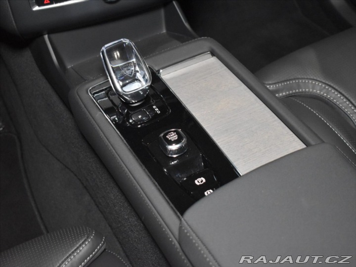 Volvo XC90 2,0 T8 AWD ULTRA B&W, 2025