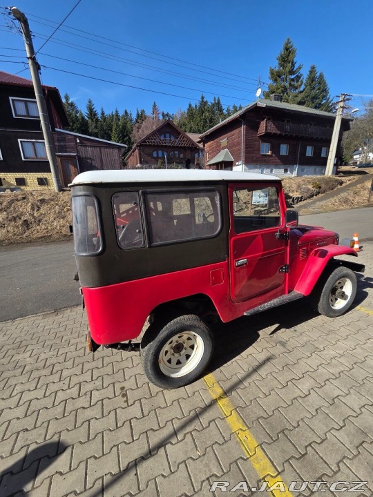 Toyota Land Cruiser BJ 42 1800