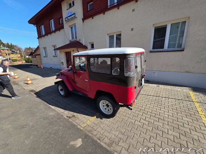 Toyota Land Cruiser BJ 42 1800