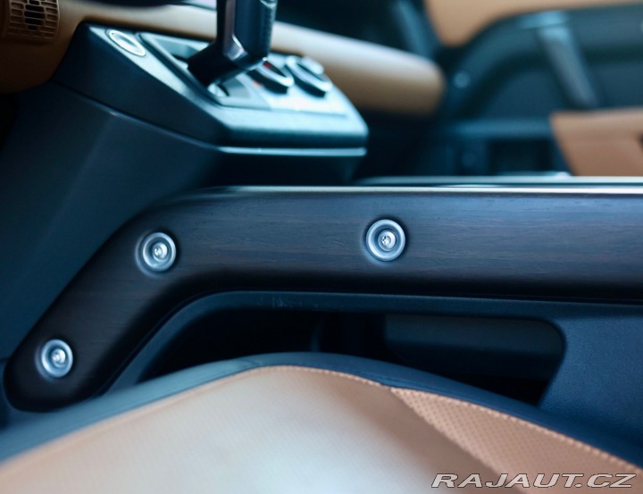 Land Rover Defender 110 P400 ehybrid X 2023