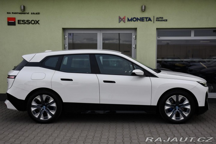 BMW iX xDrive40 K360° REZERVACE 2023