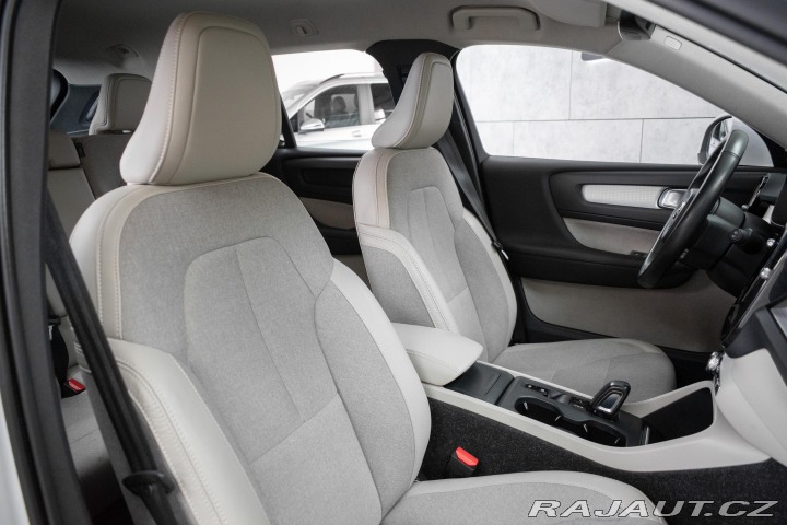 Volvo XC40 D3 MOMENTUM*TAŽNÉ*4xVÝHŘE 2019