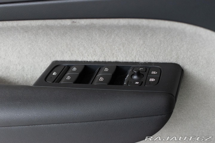 Volvo XC40 D3 MOMENTUM*TAŽNÉ*4xVÝHŘE 2019