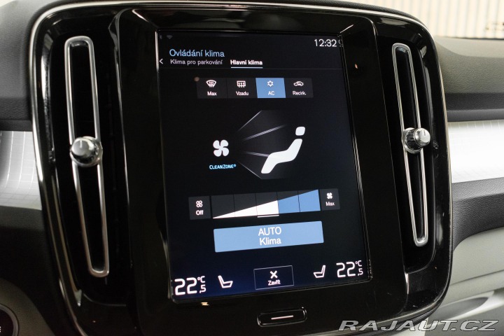 Volvo XC40 D3 MOMENTUM*TAŽNÉ*4xVÝHŘE 2019