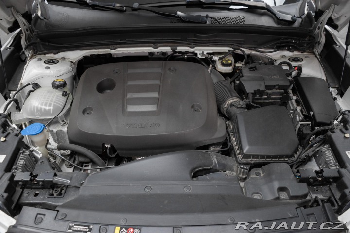 Volvo XC40 D3 MOMENTUM*TAŽNÉ*4xVÝHŘE 2019