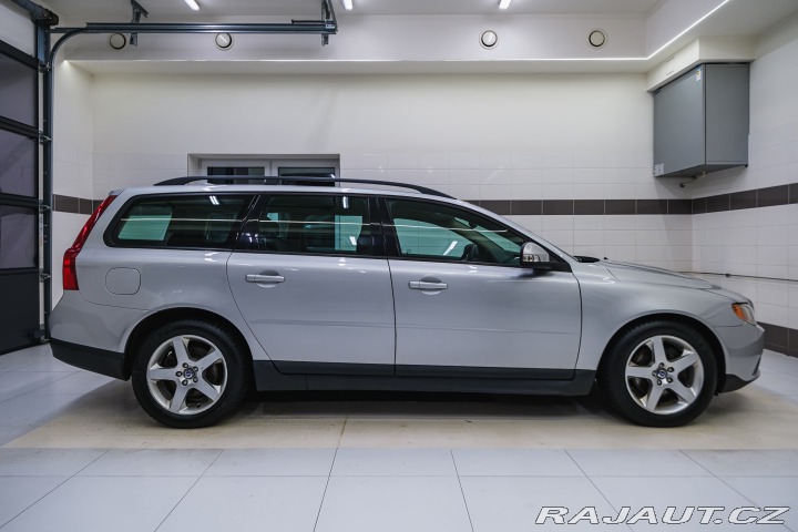 Volvo V70 2.4 D 120kW At. Kinetic 2008