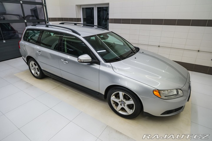 Volvo V70 2.4 D 120kW At. Kinetic 2008