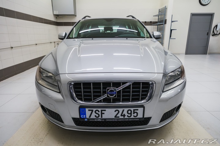 Volvo V70 2.4 D 120kW At. Kinetic 2008