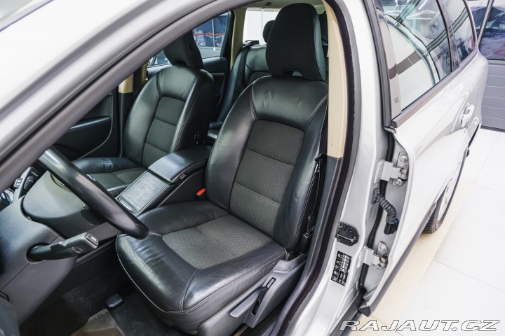 Volvo V70 2.4 D 120kW At. Kinetic 2008