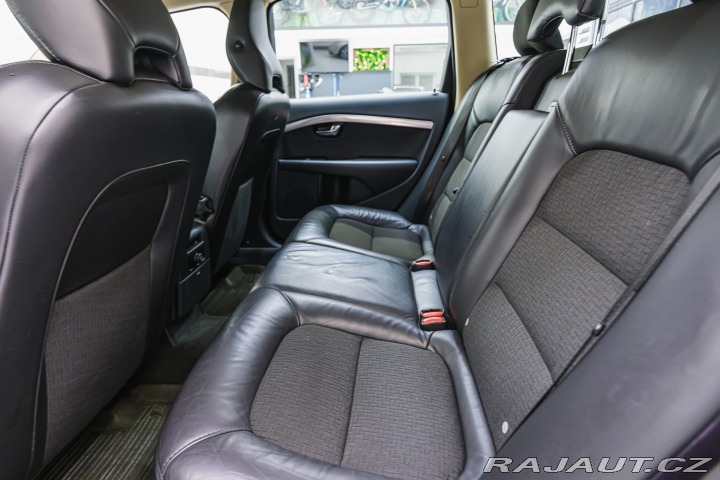 Volvo V70 2.4 D 120kW At. Kinetic 2008