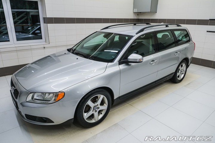 Volvo V70 2.4 D 120kW At. Kinetic 2008