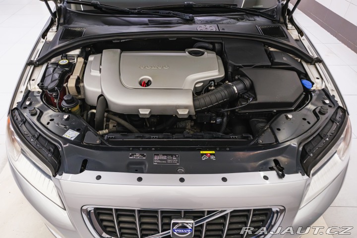 Volvo V70 2.4 D 120kW At. Kinetic 2008