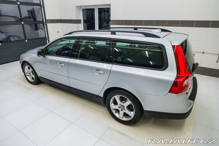 Volvo V70 2.4 D 120kW At. Kinetic 2008
