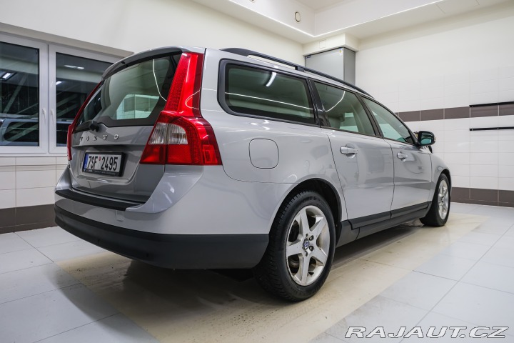 Volvo V70 2.4 D 120kW At. Kinetic 2008
