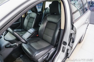 Volvo V70 2.4 D 120kW At. Kinetic 2008