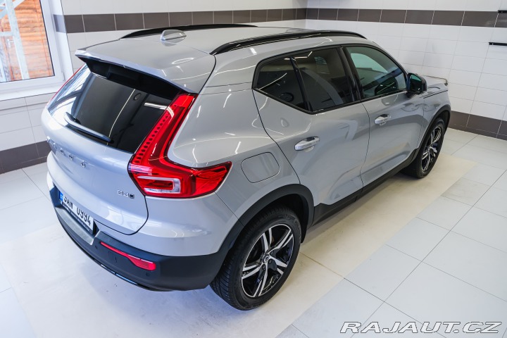 Volvo XC40 B4 AWD 145kW Plus Dark 2022