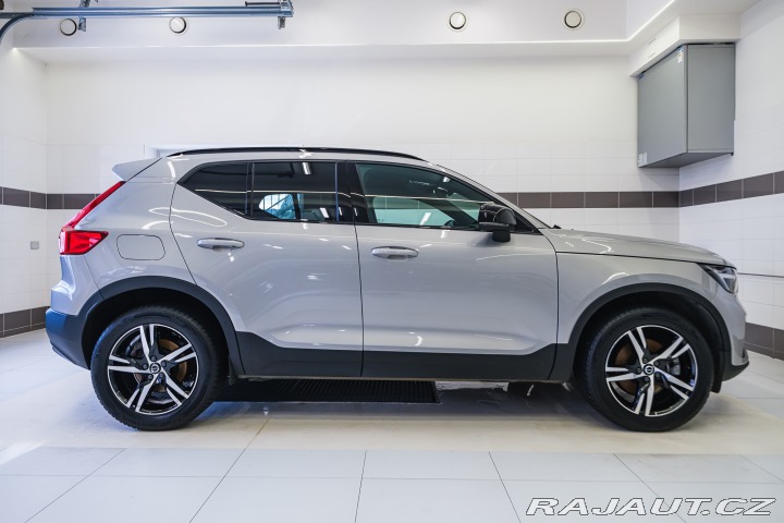 Volvo XC40 B4 AWD 145kW Plus Dark 2022