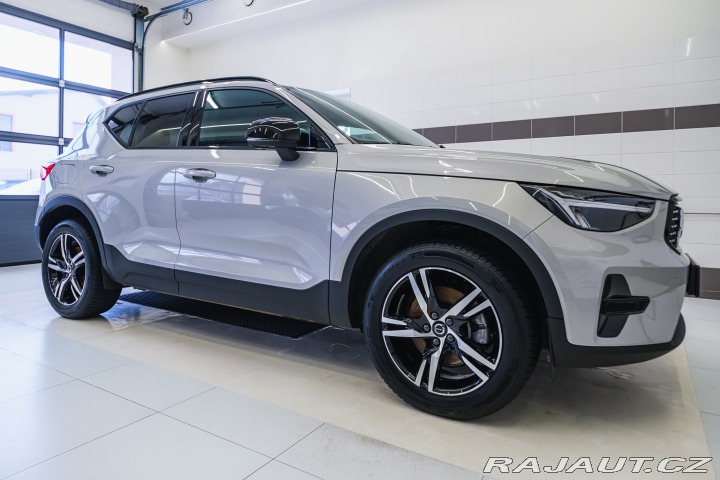Volvo XC40 B4 AWD 145kW Plus Dark 2022