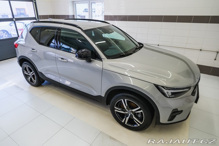 Volvo XC40 B4 AWD 145kW Plus Dark 2022
