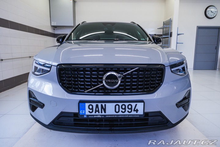 Volvo XC40 B4 AWD 145kW Plus Dark 2022