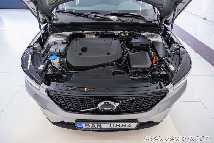 Volvo XC40 B4 AWD 145kW Plus Dark 2022