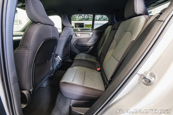 Volvo XC40 B4 AWD 145kW Plus Dark 2022