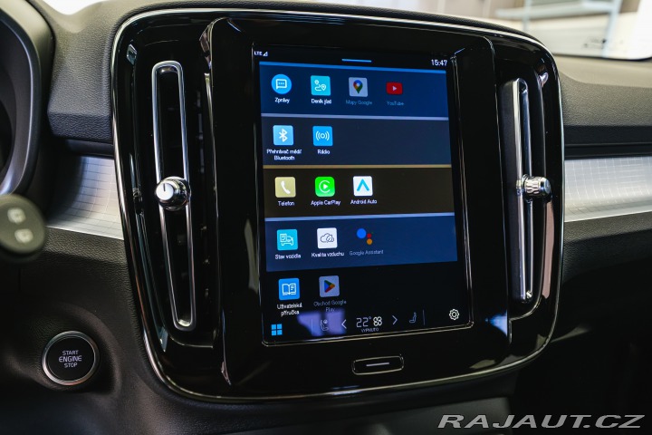 Volvo XC40 B4 AWD 145kW Plus Dark 2022