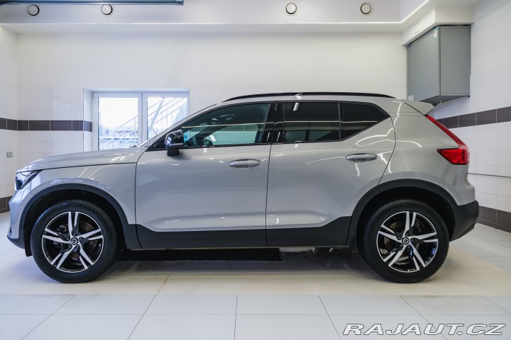 Volvo XC40 B4 AWD 145kW Plus Dark 2022