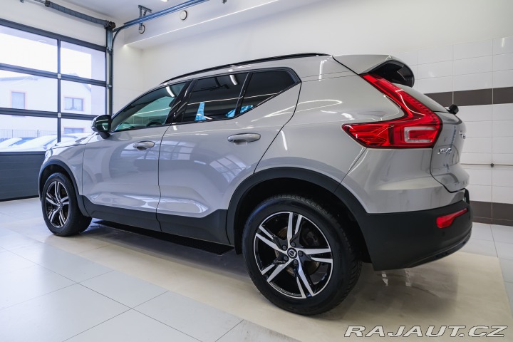 Volvo XC40 B4 AWD 145kW Plus Dark 2022