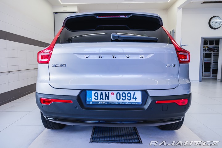 Volvo XC40 B4 AWD 145kW Plus Dark 2022
