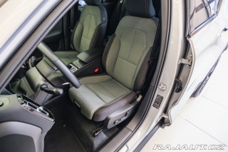 Volvo XC40 B4 AWD 145kW Plus Dark 2022